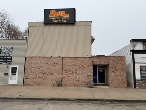 2611 Correctionville Rd, Sioux City, IA, 51106-5743 | Card Image