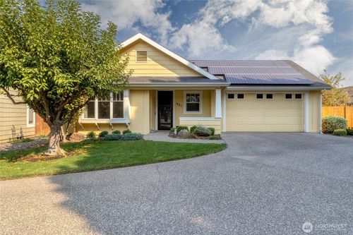 921 Se Larkspur Pl, College Place, WA, 99324-1677 | Card Image