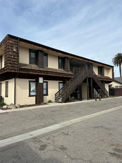 1942 S Court St, Visalia, CA, 93277-5465 | Card Image