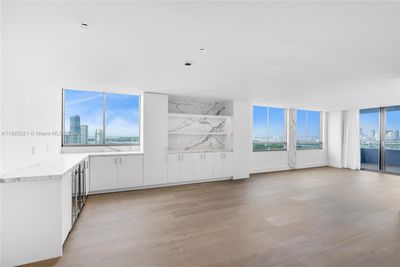 2708 - 1330 West Ave, Condo with 2 bedrooms, 2 bathrooms and null parking in Miami Beach FL | Image 1