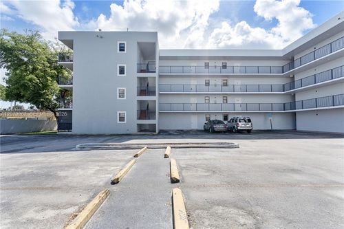 212-5825 W 25th Ct, Hialeah, FL, 33016-4466 | Card Image