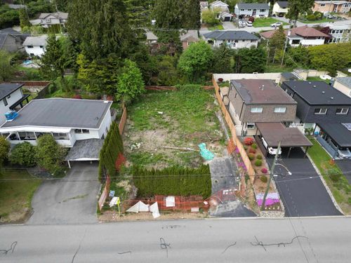 946 Montroyal Blvd, North Vancouver, BC, V7R2H1 | Card Image
