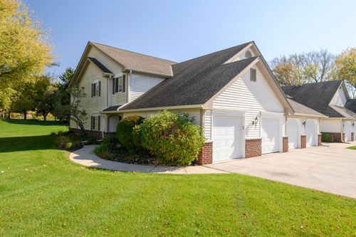 652 Pewaukee Rd, Pewaukee, WI, 53072-6559 | Card Image