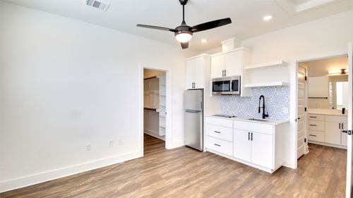 1b-7601 Carver Avenue, Austin, TX, 78752 | Card Image