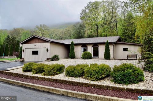25 Park Ave, Nesquehoning, PA, 18240-2229 | Card Image