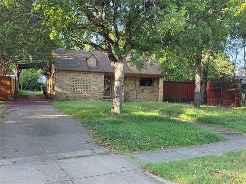 2216 Daisy Ln, Fort Worth, TX, 76111-1527 | Card Image