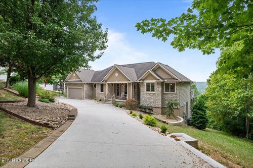124 Smokeys Pt, La Follette, TN, 37766-8532 | Card Image