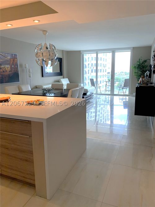 1003-5701 Collins Ave, Miami Beach, FL, 33140-2335 | Card Image