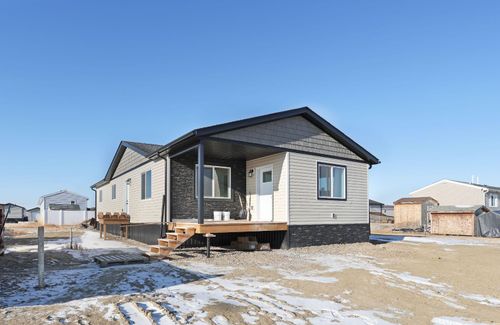 98 Meadowplace Dr E, Brooks, AB, T1R0W8 | Card Image