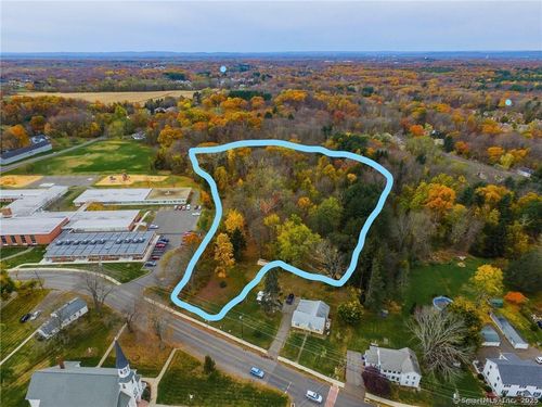 4 Rye St, Broad Brook, CT, 06016-9552 | Card Image