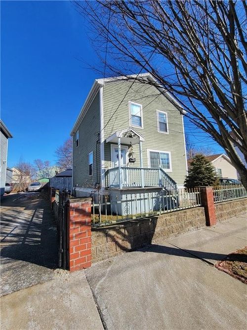 42 Burnside St, Providence, RI, 02905-2204 | Card Image