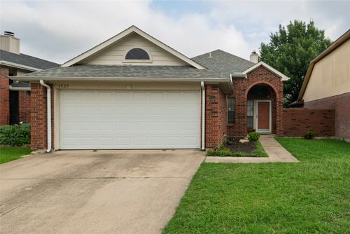 6929 Aston Dr, North Richland Hills, TX, 76182-4455 | Card Image