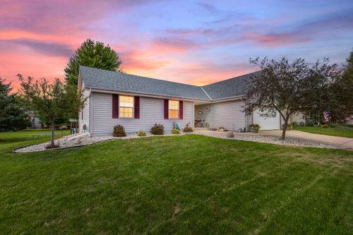 1205 Huron Way, Hartford, WI, 53027-2583 | Card Image