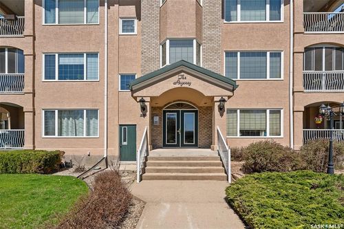 105-240 Athabasca St E, Moose Jaw, SK, S6H0L5 | Card Image