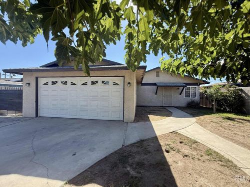 5811 Garber Way, Bakersfield, CA, 93307-5330 | Card Image