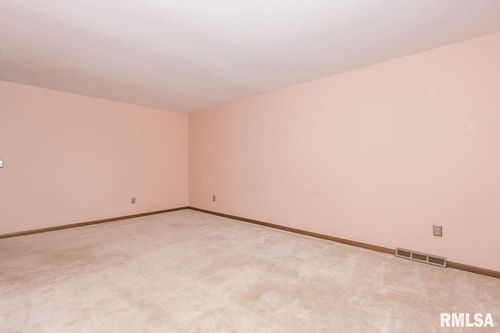 3835 Prairie Ln, Bettendorf, IA, 52722-2248 | Card Image