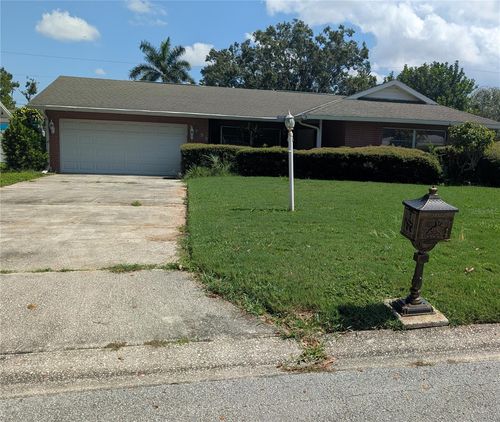 5533 45th Ave N, Kenneth City, FL, 33709-5313 | Card Image