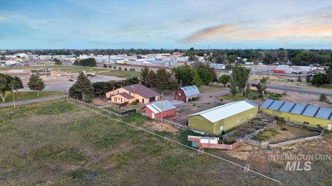 1872 E 1750 S, House other with 4 bedrooms, 3 bathrooms and 2 parking in Gooding ID | Image 11