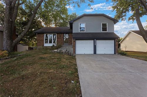 1705 S Kiowa Dr, Olathe, KS, 66062-2447 | Card Image