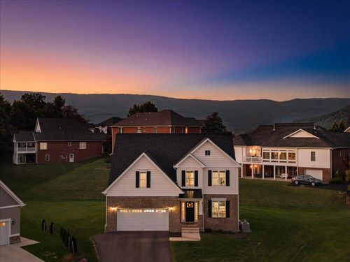 2216 Foxfield Ln, Salem, VA, 24153-4749 | Card Image