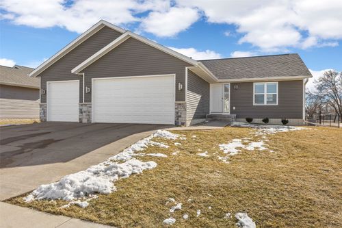 699 Waveland Dr, Marion, IA, 52302-9426 | Card Image