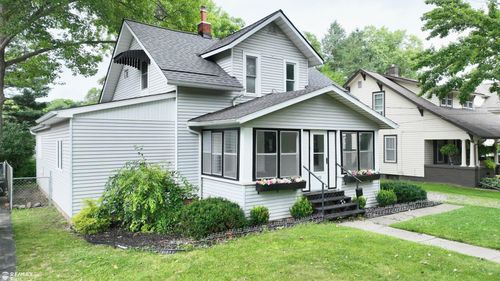 428 Pine St, Clio, MI, 48420-1533 | Card Image