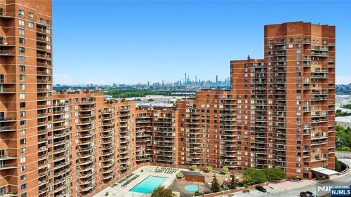 117 Harmon Cove Tower, Secaucus, NJ, 07094-1728 | Card Image