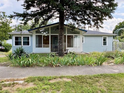 610 S Front St, Chesaning, MI, 48616-1418 | Card Image