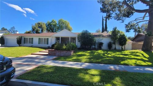 9560 Shoshone Ave, Northridge, CA, 91325-4349 | Card Image