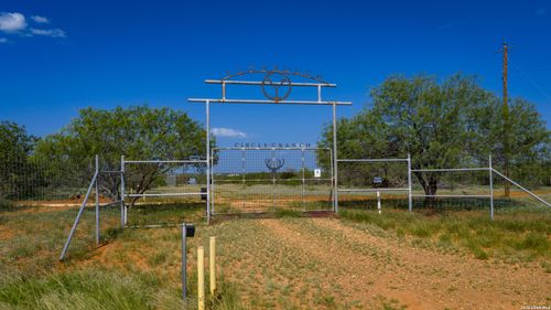 000 Vesper Rd, Cotulla, TX, 78014 | Card Image