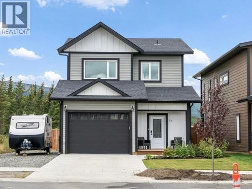 32 Eugene Ave, Whitehorse, YT, Y1A0S9 | Card Image