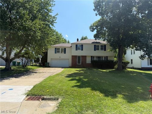 4932 Nan Linn Dr, Richmond Heights, OH, 44143-1470 | Card Image