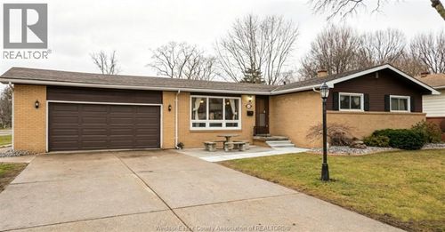 3795 Askin Ave, Windsor, ON, N9E3K1 | Card Image
