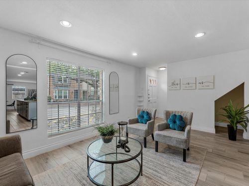 apt-104-11002 Hammerly Blvd, Houston, TX, 77043-1917 | Card Image