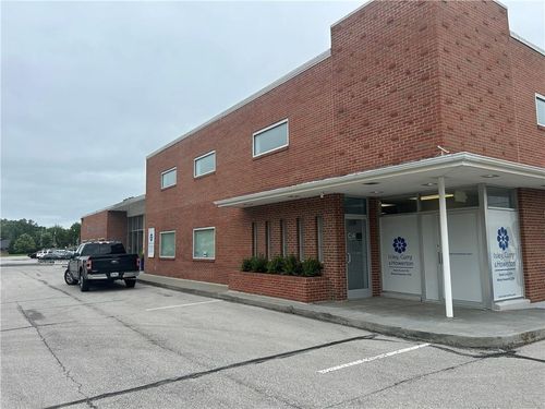 105 E Mill St, Liberty, MO, 64068-2353 | Card Image
