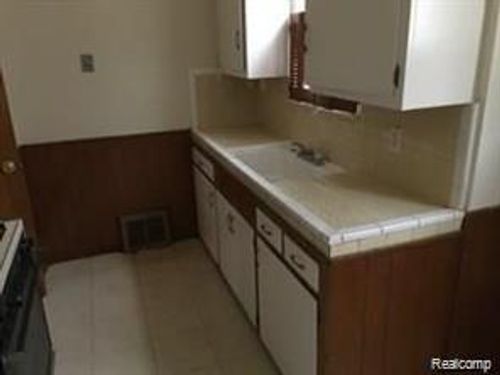 8468 Vaughan St, Detroit, MI, 48228-2955 | Card Image