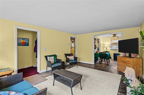 44 Capron Rd, Smithfield, RI, 02917-1703 | Card Image