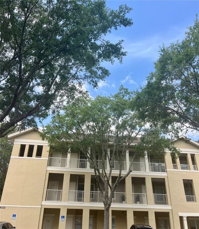 H303 - 5025 91 St Ct, Condo with 3 bedrooms, 3 bathrooms and null parking in GAINESVILLE FL | Image 4