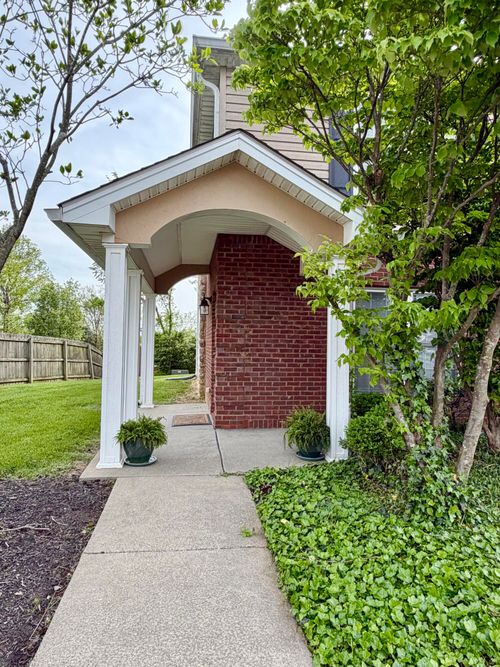 401-112 Leonardwood Dr, Frankfort, KY, 40601-7986 | Card Image