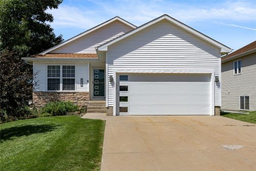 6400 Cakebread Ct, Marion, IA, 52302-9461 | Card Image