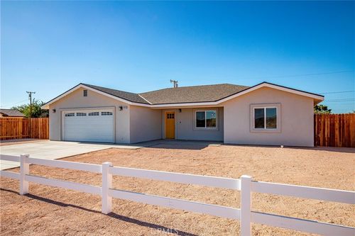 10643 Bay Ave, California City, CA, 93505-2901 | Card Image