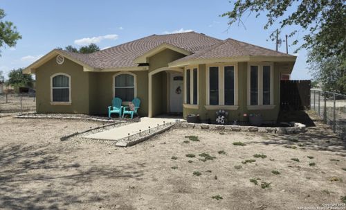116 W Evlyn St, La Pryor, TX, 78872 | Card Image