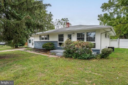 3 Laurie Way, BURLINGTON, NJ, 08016-2932 | Card Image