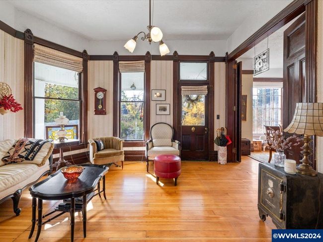 1006 Pine St, House other with 4 bedrooms, 2 bathrooms and null parking in Silverton OR | Image 5
