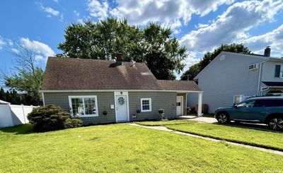 26 Needle Lane, House other with 3 bedrooms, 1 bathrooms and null parking in Levittown NY | Image 1