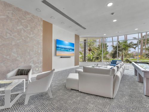 805-2670 E Sunrise Blvd, Fort Lauderdale, FL, 33304-3206 | Card Image