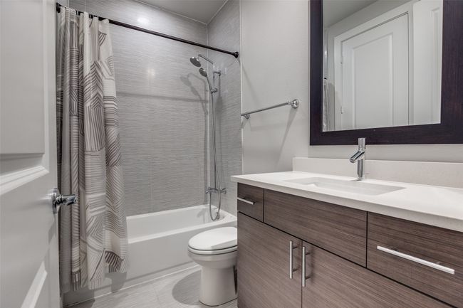 Third level - Second full bath. | Image 23
