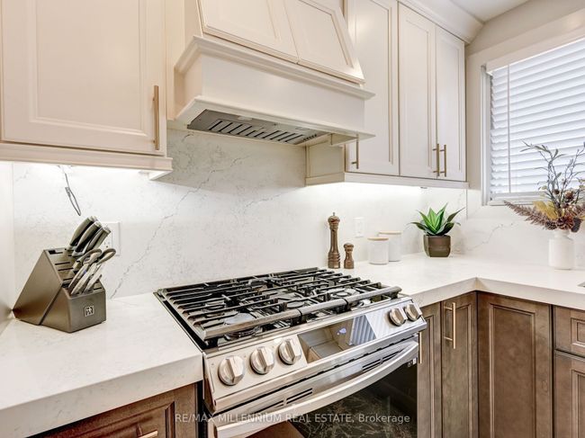 220 Beechy Dr, House attached with 5 bedrooms, 2 bathrooms and 3 parking in Richmond Hill ON | Image 10