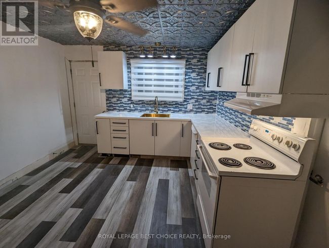 54 Cobalt St, Home with 9 bedrooms, 5 bathrooms and 4 parking in Cobalt ON | Image 9