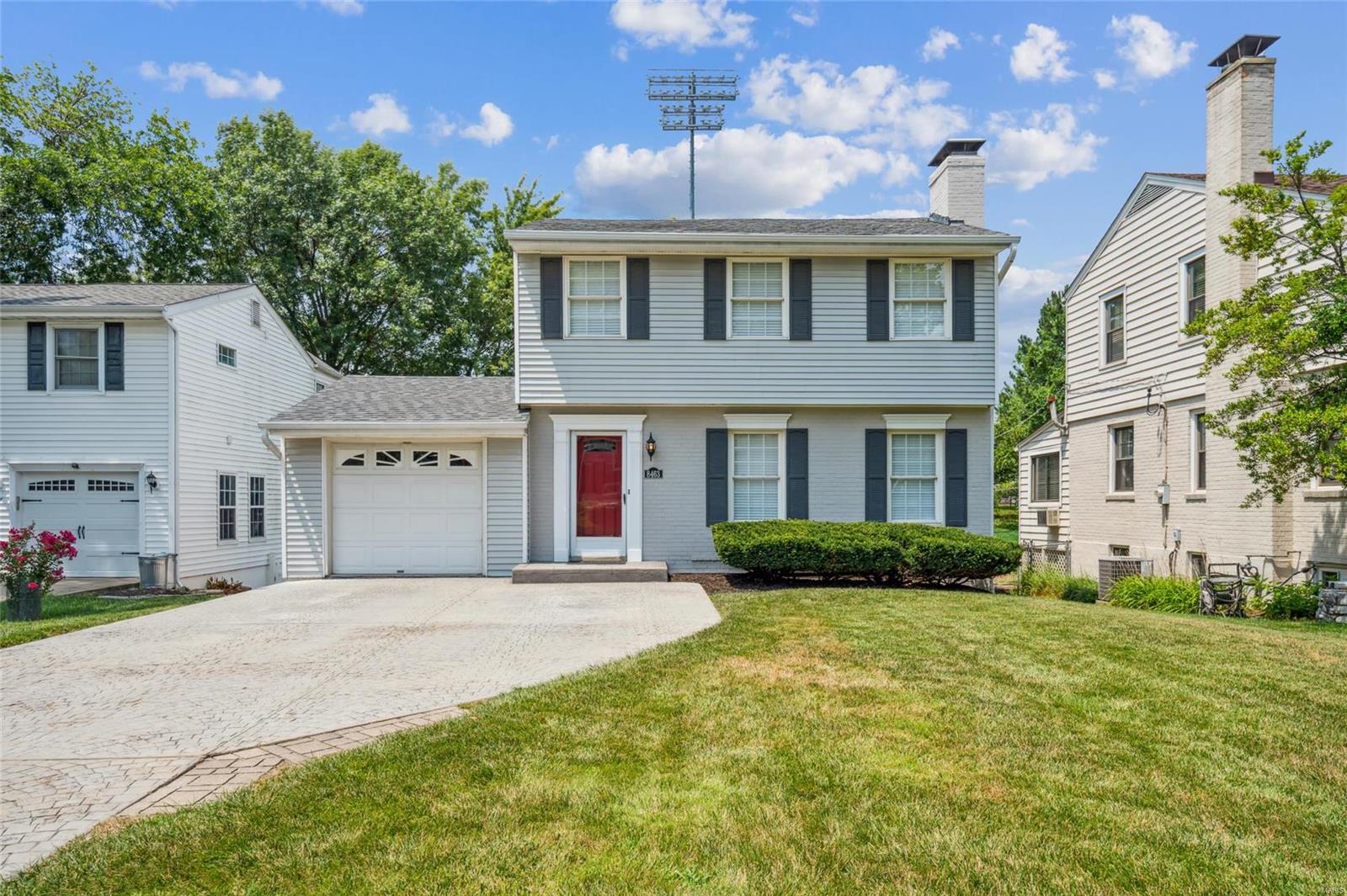 Colonial Ln, Saint Louis, MO 63124